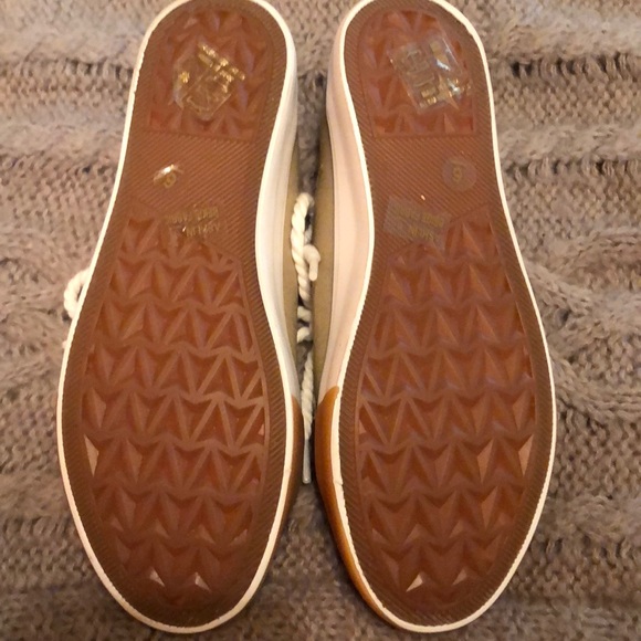 Shoes - Picture 4 of 4